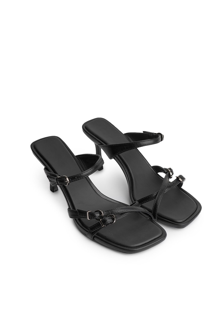 Жіночі босоніжки на підборах