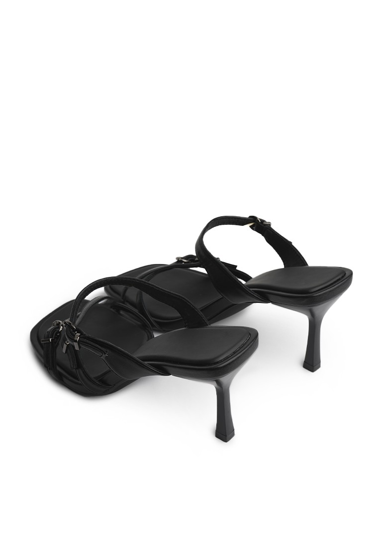 Жіночі босоніжки на підборах